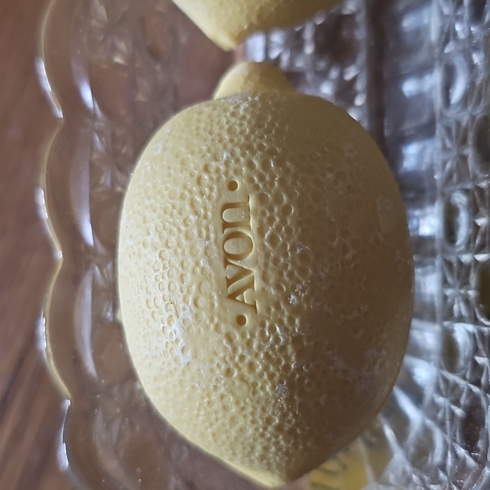 Avon Dish & Soaps Vintage Scalloped Crystal Soap Dish with 3 Lemon Soaps